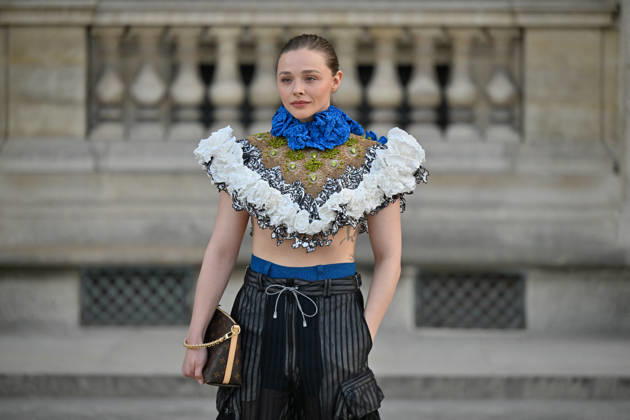 PFW Louis Vuitton Outside Arrivals Chloe Grace Moretz arriving at Louis Vuitton show during Paris Fashion Week, in Paris, France on 6 October 2026. Photo by Julien Reynaud APS-Medias ABACAPRESS.COM Paris France  Copyright: xReynaudxJulien APS-Medias ABACAx