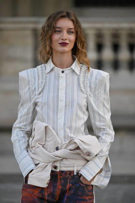 PFW Louis Vuitton Outside Arrivals Giulia Maenza arriving at Louis Vuitton show during Paris Fashion Week, in Paris, France on 6 October 2026. Photo by Julien Reynaud APS-Medias ABACAPRESS.COM Paris France  Copyright: xReynaudxJulien APS-Medias ABACAx