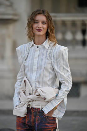 PFW Louis Vuitton Outside Arrivals Giulia Maenza arriving at Louis Vuitton show during Paris Fashion Week, in Paris, France on 6 October 2026. Photo by Julien Reynaud APS-Medias ABACAPRESS.COM Paris France  Copyright: xReynaudxJulien APS-Medias ABACAx