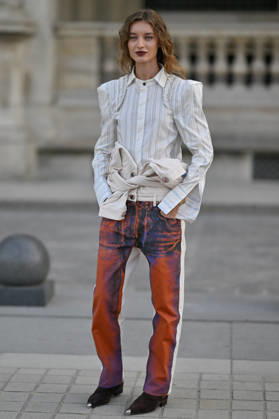 PFW Louis Vuitton Outside Arrivals Giulia Maenza arriving at Louis Vuitton show during Paris Fashion Week, in Paris, France on 6 October 2026. Photo by Julien Reynaud APS-Medias ABACAPRESS.COM Paris France  Copyright: xReynaudxJulien APS-Medias ABACAx