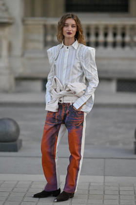 PFW Louis Vuitton Outside Arrivals Giulia Maenza arriving at Louis Vuitton show during Paris Fashion Week, in Paris, France on 6 October 2026. Photo by Julien Reynaud APS-Medias ABACAPRESS.COM Paris France  Copyright: xReynaudxJulien APS-Medias ABACAx