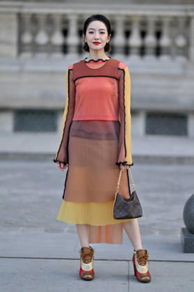 PFW Louis Vuitton Outside Arrivals Victoria Song arriving at Louis Vuitton show during Paris Fashion Week, in Paris, France on 6 October 2026. Photo by Julien Reynaud APS-Medias ABACAPRESS.COM Paris France  Copyright: xReynaudxJulien APS-Medias ABACAx