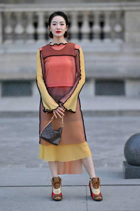 PFW Louis Vuitton Outside Arrivals Victoria Song arriving at Louis Vuitton show during Paris Fashion Week, in Paris, France on 6 October 2026. Photo by Julien Reynaud APS-Medias ABACAPRESS.COM Paris France  Copyright: xReynaudxJulien APS-Medias ABACAx