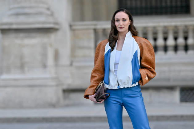 PFW Louis Vuitton Outside Arrivals Sophie Turner arriving at Louis Vuitton show during Paris Fashion Week, in Paris, France on 6 October 2026. Photo by Julien Reynaud APS-Medias ABACAPRESS.COM Paris France  Copyright: xReynaudxJulien APS-Medias ABACAx