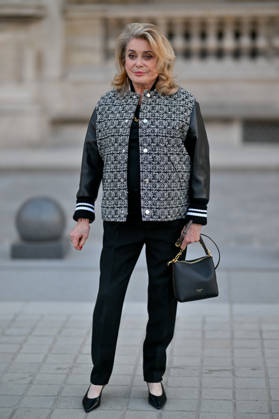 PFW Louis Vuitton Outside Arrivals Catherine Deneuve arriving at Louis Vuitton show during Paris Fashion Week, in Paris, France on 6 October 2026. Photo by Julien Reynaud APS-Medias ABACAPRESS.COM Paris France  Copyright: xReynaudxJulien APS-Medias ABACAx