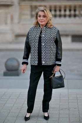 PFW Louis Vuitton Outside Arrivals Catherine Deneuve arriving at Louis Vuitton show during Paris Fashion Week, in Paris, France on 6 October 2026. Photo by Julien Reynaud APS-Medias ABACAPRESS.COM Paris France  Copyright: xReynaudxJulien APS-Medias ABACAx