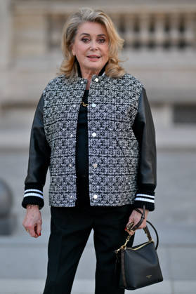 PFW Louis Vuitton Outside Arrivals Catherine Deneuve arriving at Louis Vuitton show during Paris Fashion Week, in Paris, France on 6 October 2026. Photo by Julien Reynaud APS-Medias ABACAPRESS.COM Paris France  Copyright: xReynaudxJulien APS-Medias ABACAx