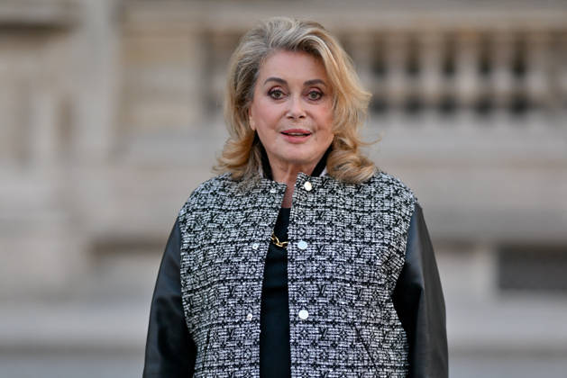 PFW Louis Vuitton Outside Arrivals Catherine Deneuve arriving at Louis Vuitton show during Paris Fashion Week, in Paris, France on 6 October 2026. Photo by Julien Reynaud APS-Medias ABACAPRESS.COM Paris France  Copyright: xReynaudxJulien APS-Medias ABACAx