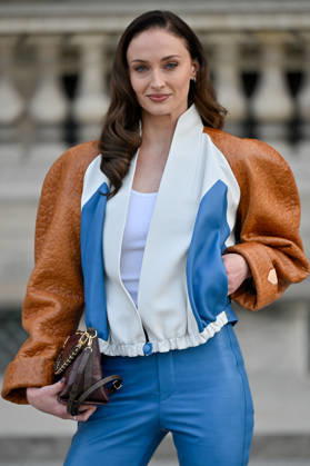 PFW Louis Vuitton Outside Arrivals Sophie Turner arriving at Louis Vuitton show during Paris Fashion Week, in Paris, France on 6 October 2026. Photo by Julien Reynaud APS-Medias ABACAPRESS.COM Paris France  Copyright: xReynaudxJulien APS-Medias ABACAx