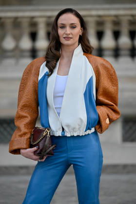 PFW Louis Vuitton Outside Arrivals Sophie Turner arriving at Louis Vuitton show during Paris Fashion Week, in Paris, France on 6 October 2026. Photo by Julien Reynaud APS-Medias ABACAPRESS.COM Paris France  Copyright: xReynaudxJulien APS-Medias ABACAx