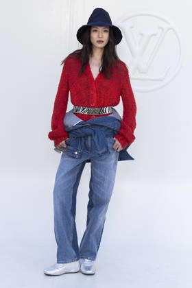 Elaine Zhong at the photocall for the Louis Vuitton Spring Summer 2027 Women’s Ready-to-Wear collection during Paris Fashion Week (PFW) at the Cité internationale universitaire de Paris, France, on October 6, 2026. Olivier Borde, Bestimage. Photocall at the Louis Vuitton Women’s Ready-to-Wear Spring Summer 2027 show as part of Paris Fashion Week on October 6, 2026, in Paris, France.  Copyright: xOLIVIERxBORDEx xBESTIMAGExOLIVIERxBORDEx xBESTIMAGEx