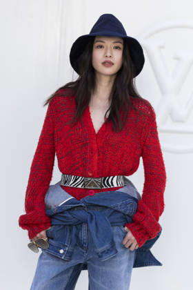 Elaine Zhong at the photocall for the Louis Vuitton Spring Summer 2027 Women’s Ready-to-Wear collection during Paris Fashion Week (PFW) at the Cité internationale universitaire de Paris, France, on October 6, 2026. Olivier Borde, Bestimage. Photocall at the Louis Vuitton Women’s Ready-to-Wear Spring Summer 2027 show as part of Paris Fashion Week on October 6, 2026, in Paris, France.  Copyright: xOLIVIERxBORDEx xBESTIMAGExOLIVIERxBORDEx xBESTIMAGEx