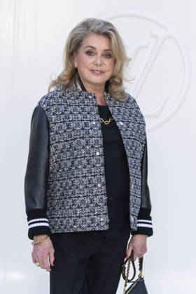 Catherine Deneuve at the photocall for the Louis Vuitton Women’s Ready-to-Wear Spring Summer 2027 show during Paris Fashion Week (PFW) at the Cité internationale universitaire de Paris, France, on October 6, 2026. Olivier Borde, Bestimage. Photocall at the Louis Vuitton Women’s Ready-to-Wear Spring Summer 2027 show as part of Paris Fashion Week on October 6, 2026, in Paris, France.  Copyright: xOLIVIERxBORDEx xBESTIMAGExOLIVIERxBORDEx xBESTIMAGEx