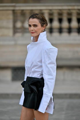 PFW Louis Vuitton Outside Arrivals Keri Russell arriving at Louis Vuitton show during Paris Fashion Week, in Paris, France on 6 October 2026. Photo by Julien Reynaud APS-Medias ABACAPRESS.COM Paris France  Copyright: xReynaudxJulien APS-Medias ABACAx