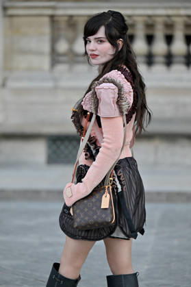 PFW Louis Vuitton Outside Arrivals Sophie Thatcher arriving at Louis Vuitton show during Paris Fashion Week, in Paris, France on 6 October 2026. Photo by Julien Reynaud APS-Medias ABACAPRESS.COM Paris France  Copyright: xReynaudxJulien APS-Medias ABACAx