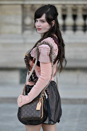 PFW Louis Vuitton Outside Arrivals Sophie Thatcher arriving at Louis Vuitton show during Paris Fashion Week, in Paris, France on 6 October 2026. Photo by Julien Reynaud APS-Medias ABACAPRESS.COM Paris France  Copyright: xReynaudxJulien APS-Medias ABACAx