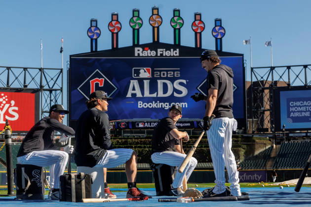 October 6, 2026, Chicago, Il - Illinois, USA - United States: Chicago White Sox players Brenton Doyle, Munetaka Murakami, Sam Antonacci and Miguel Vargas talk on the field during a workout at Rate Field on Tuesday, Oct. 6, 2026, in Chicago. Chicago USA - United States - ZUMAm67_ 20261006_zaf_m67_004 Copyright: xArmandoxL.xSanchezx