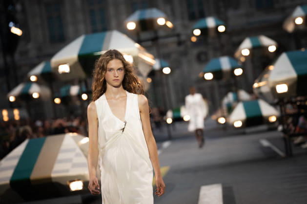 PFW - Louis Vuitton Runway - Paris A model presents a creation for Louis Vuitton Women s Spring Summer 2027 collection fashion show as part of the Paris Fashion Week, in Paris, France on October 6, 2026. Photo by Alexis Jumeau ABACAPRESS.COM Paris France Copyright: xJumeauxAlexis ABACAx