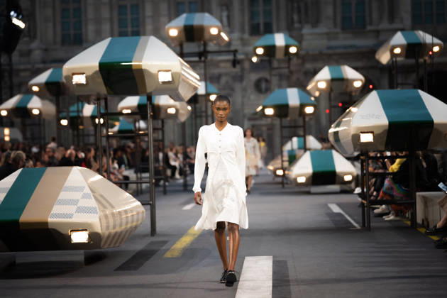 PFW - Louis Vuitton Runway - Paris A model presents a creation for Louis Vuitton Women s Spring Summer 2027 collection fashion show as part of the Paris Fashion Week, in Paris, France on October 6, 2026. Photo by Alexis Jumeau ABACAPRESS.COM Paris France Copyright: xJumeauxAlexis ABACAx