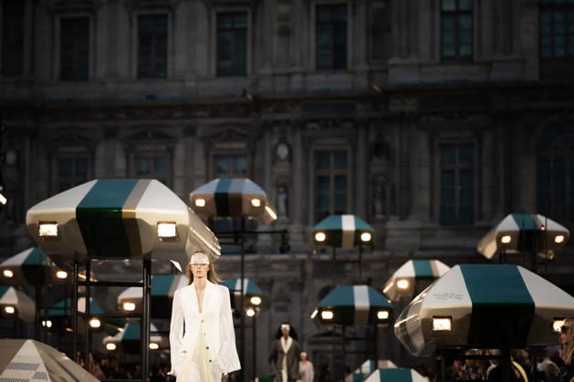 PFW - Louis Vuitton Runway - Paris A model presents a creation for Louis Vuitton Women s Spring Summer 2027 collection fashion show as part of the Paris Fashion Week, in Paris, France on October 6, 2026. Photo by Alexis Jumeau ABACAPRESS.COM Paris France Copyright: xJumeauxAlexis ABACAx