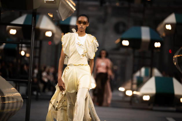 PFW - Louis Vuitton Runway - Paris A model presents a creation for Louis Vuitton Women s Spring Summer 2027 collection fashion show as part of the Paris Fashion Week, in Paris, France on October 6, 2026. Photo by Alexis Jumeau ABACAPRESS.COM Paris France Copyright: xJumeauxAlexis ABACAx