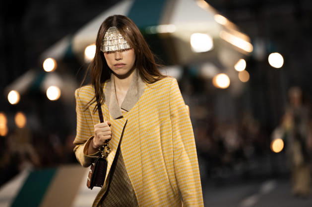 PFW - Louis Vuitton Runway - Paris A model presents a creation for Louis Vuitton Women s Spring Summer 2027 collection fashion show as part of the Paris Fashion Week, in Paris, France on October 6, 2026. Photo by Alexis Jumeau ABACAPRESS.COM Paris France Copyright: xJumeauxAlexis ABACAx