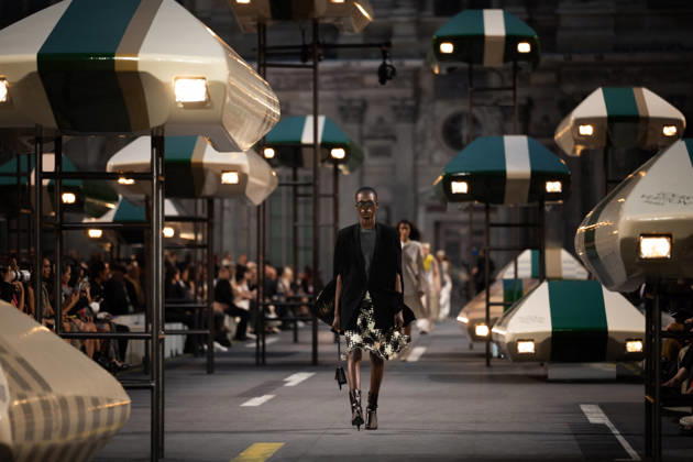 PFW - Louis Vuitton Runway - Paris A model presents a creation for Louis Vuitton Women s Spring Summer 2027 collection fashion show as part of the Paris Fashion Week, in Paris, France on October 6, 2026. Photo by Alexis Jumeau ABACAPRESS.COM Paris France  Copyright: xJumeauxAlexis ABACAx