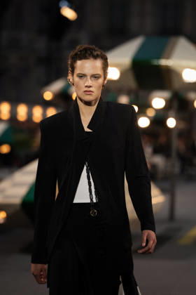 PFW - Louis Vuitton Runway - Paris A model presents a creation for Louis Vuitton Women s Spring Summer 2027 collection fashion show as part of the Paris Fashion Week, in Paris, France on October 6, 2026. Photo by Alexis Jumeau ABACAPRESS.COM Paris France  Copyright: xJumeauxAlexis ABACAx