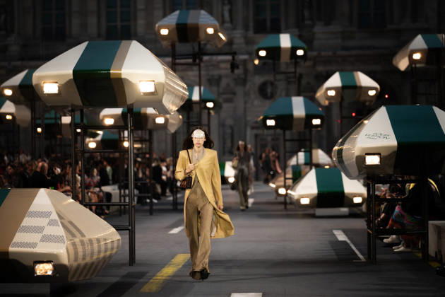 PFW - Louis Vuitton Runway - Paris A model presents a creation for Louis Vuitton Women s Spring Summer 2027 collection fashion show as part of the Paris Fashion Week, in Paris, France on October 6, 2026. Photo by Alexis Jumeau ABACAPRESS.COM Paris France  Copyright: xJumeauxAlexis ABACAx