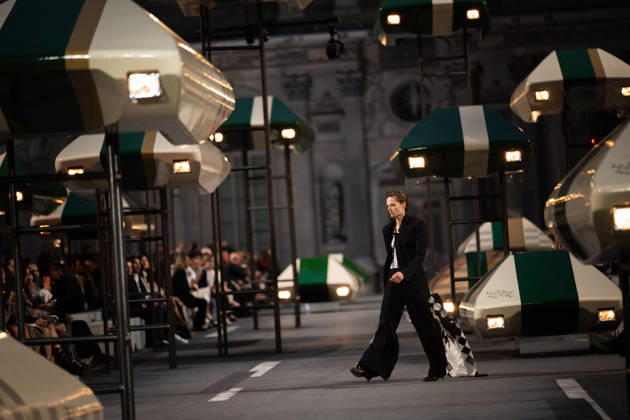 PFW - Louis Vuitton Runway - Paris A model presents a creation for Louis Vuitton Women s Spring Summer 2027 collection fashion show as part of the Paris Fashion Week, in Paris, France on October 6, 2026. Photo by Alexis Jumeau ABACAPRESS.COM Paris France  Copyright: xJumeauxAlexis ABACAx