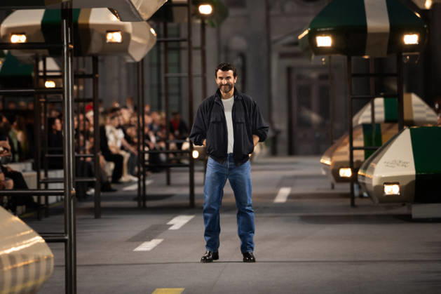 PFW - Louis Vuitton Runway - Paris French-Belgian fashion designer Nicolas Ghesquiere aknowledges the audience at the end of the Louis Vuitton Women s Spring Summer 2027 collection fashion show as part of the Paris Fashion Week, in Paris, France on October 6, 2026. Photo by Alexis Jumeau ABACAPRESS.COM Paris France  Copyright: xJumeauxAlexis ABACAx