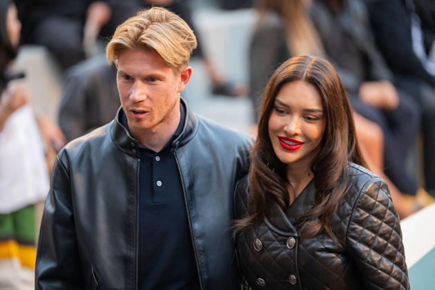 PFW - Louis Vuitton Front Row - Paris Belgium s midfielder 07 Kevin De Bruyne (L) and his wife Michele De Bruyne poses as she arrives ahead of the Louis Vuitton Women s Spring Summer 2027 collection fashion show as part of the Paris Fashion Week, in Paris, France on October 6, 2026. Photo by Alexis Jumeau ABACAPRESS.COM Paris France  Copyright: xJumeauxAlexis ABACAx