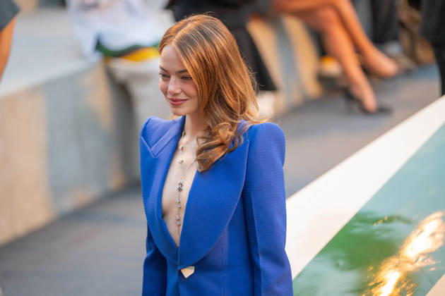 PFW - Louis Vuitton Front Row - Paris Emma Stone poses as she arrives ahead of the Louis Vuitton Women s Spring Summer 2027 collection fashion show as part of the Paris Fashion Week, in Paris, France on October 6, 2026. Photo by Alexis Jumeau ABACAPRESS.COM Paris France  Copyright: xJumeauxAlexis ABACAx