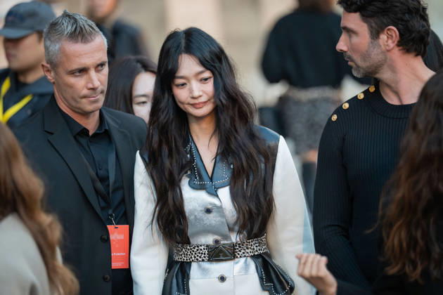 PFW - Louis Vuitton Front Row - Paris Shin Min-ah poses as she arrives ahead of the Louis Vuitton Women s Spring Summer 2027 collection fashion show as part of the Paris Fashion Week, in Paris, France on October 6, 2026. Photo by Alexis Jumeau ABACAPRESS.COM Paris France  Copyright: xJumeauxAlexis ABACAx