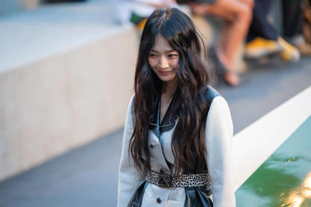 PFW - Louis Vuitton Front Row - Paris Shin Min-ah poses as she arrives ahead of the Louis Vuitton Women s Spring Summer 2027 collection fashion show as part of the Paris Fashion Week, in Paris, France on October 6, 2026. Photo by Alexis Jumeau ABACAPRESS.COM Paris France  Copyright: xJumeauxAlexis ABACAx