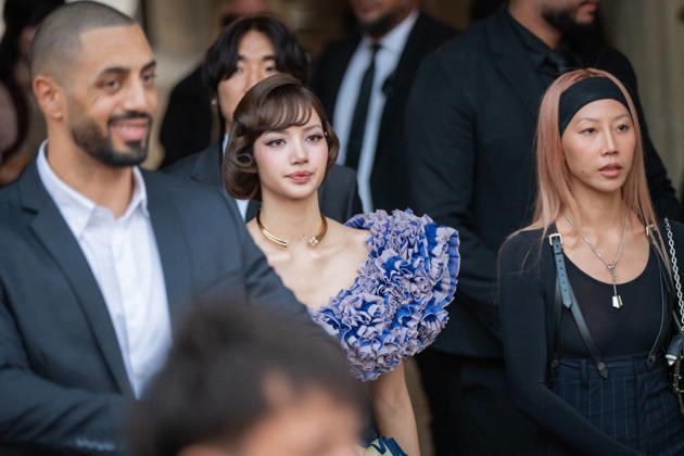 PFW - Louis Vuitton Front Row - Paris Thai singer and actress Lisa poses as she arrives ahead of the Louis Vuitton Women s Spring Summer 2027 collection fashion show as part of the Paris Fashion Week, in Paris, France on October 6, 2026. Photo by Alexis Jumeau ABACAPRESS.COM Paris France  Copyright: xJumeauxAlexis ABACAx