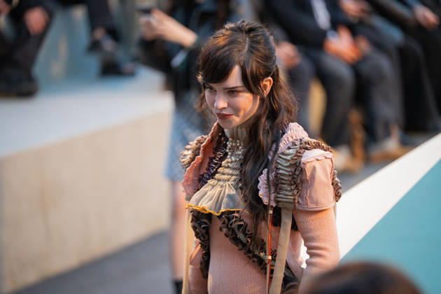 PFW - Louis Vuitton Front Row - Paris Sophie Thatcher poses as she arrives ahead of the Louis Vuitton Women s Spring Summer 2027 collection fashion show as part of the Paris Fashion Week, in Paris, France on October 6, 2026. Photo by Alexis Jumeau ABACAPRESS.COM Paris France  Copyright: xJumeauxAlexis ABACAx
