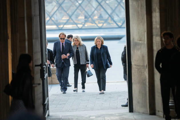 PFW - Louis Vuitton Front Row - Paris Catherine Deneuve poses as she arrives ahead of the Louis Vuitton Women s Spring Summer 2027 collection fashion show as part of the Paris Fashion Week, in Paris, France on October 6, 2026. Photo by Alexis Jumeau ABACAPRESS.COM Paris France  Copyright: xJumeauxAlexis ABACAx