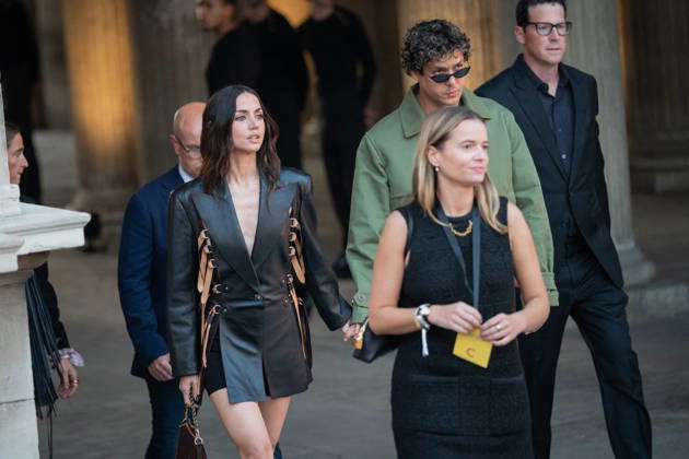 PFW - Louis Vuitton Front Row - Paris Cuban-Spanish actress Ana De Armas (L) and Venezuelan singer Alberto Beto Montenegro poses as she arrives ahead of the Louis Vuitton Women s Spring Summer 2027 collection fashion show as part of the Paris Fashion Week, in Paris, France on October 6, 2026. Photo by Alexis Jumeau ABACAPRESS.COM Paris France  Copyright: xJumeauxAlexis ABACAx
