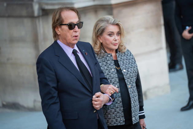 PFW - Louis Vuitton Front Row - Paris Catherine Deneuve poses as she arrives ahead of the Louis Vuitton Women s Spring Summer 2027 collection fashion show as part of the Paris Fashion Week, in Paris, France on October 6, 2026. Photo by Alexis Jumeau ABACAPRESS.COM Paris France  Copyright: xJumeauxAlexis ABACAx