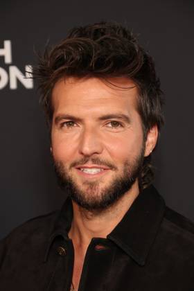 Los Angeles CA Oct 6: Guy Burnet at the film Premiere of The Beast on October6, 2026 Credit: USA  - ZUMAa123 20261006_zaa_a123_141 Copyright: xAdMediax