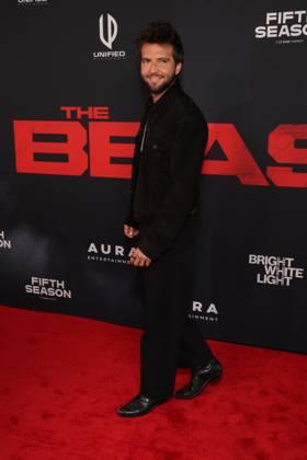 Los Angeles CA Oct 6: Guy Burnet at the film Premiere of The Beast on October6, 2026 Credit: USA  - ZUMAa123 20261006_zaa_a123_147 Copyright: xAdMediax