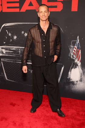 Los Angeles CA Oct 6: Joel Kinnaman at the film Premiere of The Beast on October6, 2026 Credit: USA  - ZUMAa123 20261006_zaa_a123_142 Copyright: xAdMediax