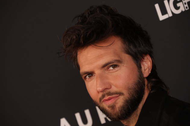 Los Angeles CA Oct 6: Guy Burnet at the film Premiere of The Beast on October6, 2026 Credit: USA  - ZUMAa123 20261006_zaa_a123_159 Copyright: xAdMediax