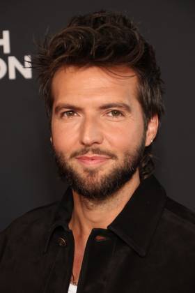 Los Angeles CA Oct 6: Guy Burnet at the film Premiere of The Beast on October6, 2026 Credit: USA - ZUMAa123 20261006_zaa_a123_146 Copyright: xAdMediax