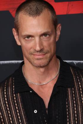 Los Angeles CA Oct 6: Joel Kinnaman at the film Premiere of The Beast on October6, 2026 Credit: USA  - ZUMAa123 20261006_zaa_a123_205 Copyright: xAdMediax