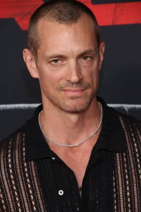 Los Angeles CA Oct 6: Joel Kinnaman at the film Premiere of The Beast on October6, 2026 Credit: USA  - ZUMAa123 20261006_zaa_a123_208 Copyright: xAdMediax