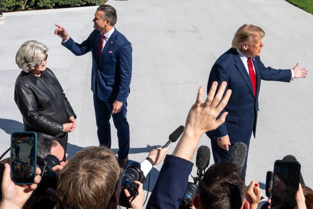 October 6, 2026, Washington, Dc, USA: President DONALD TRUMP departs the White House for a trip to Baltimore . President Trump was accompanied by Chief of Staff SUSIE WILES and Defense Secretary PETE HEGSETH. Washington USA - ZUMAl312 20261006_znp_l312_008 Copyright: xAndrewxLeydenx