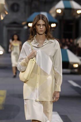 Louis Vuitton Women s Ready-to-Wear Spring Summer 2026 Collection Fashion Show during Paris Fashion Week, October 6, 2026 Louis Vuitton Women’s Ready-to-Wear Spring Summer 2026 Collection Fashion Show, during Paris Fashion Week on October 6, 2026, Paris, France  Copyright: xAgencex xBestimagexAgencex xBestimagex