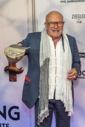 ABB HEIMSUCHUNG- Volker Schloendorff zu Gast auf dem roten Teppich bei der Deutschland Premiere von Volker Schloendorff Kinofilm Heimsuchung im Kino International am 06.10.2026 in Berlin Berlin Deutschland